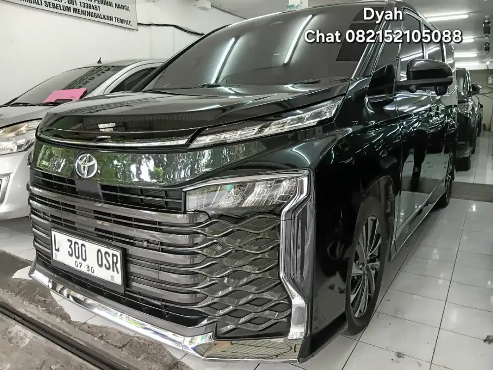Toyota Voxy 2.0 Automatic 2025 Hitam