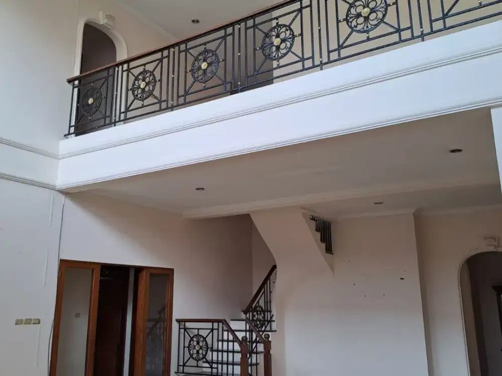 rumah sewa dlm komplek  hunian / usaha/ kantor  jl selat makasar kav AL duren sawit jakarta  timur