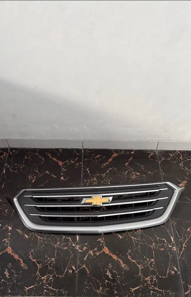 Grill depan Chevrolet Captiva Kondisi mulus bagus seperti baru