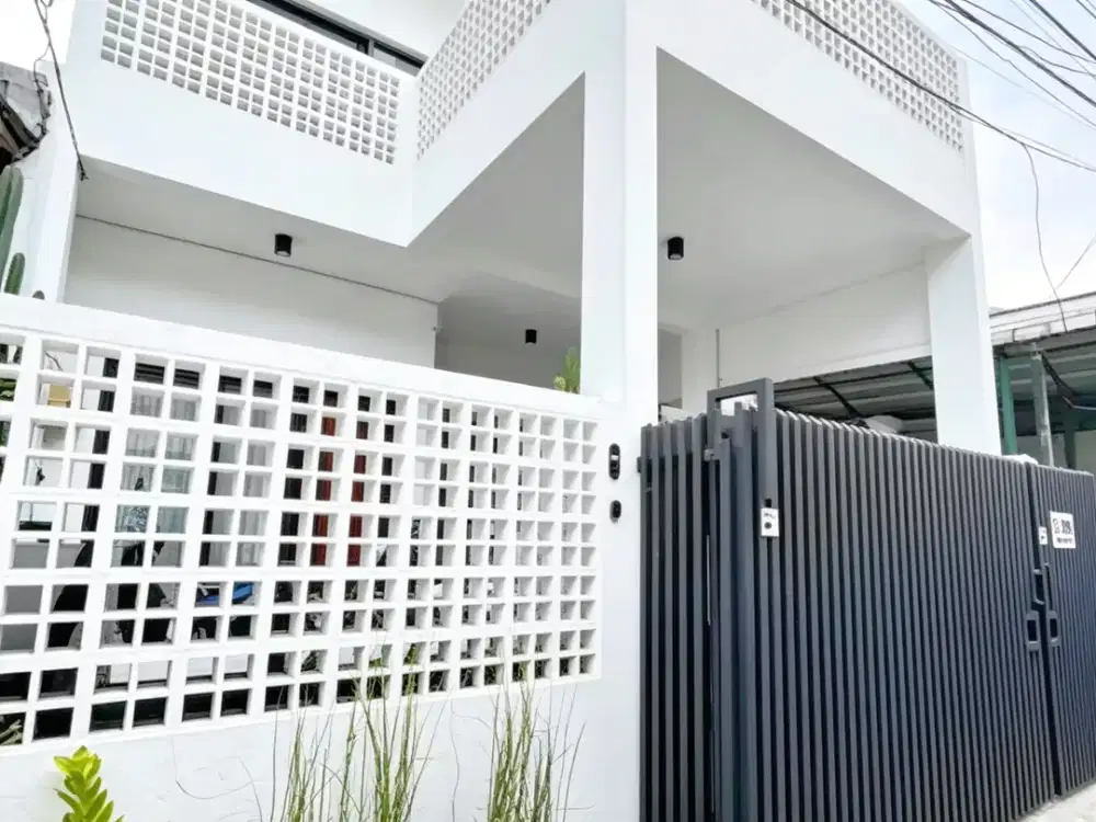 DIJUAL RUMAH MEWAH SEPERTI BARU DI TAMAN BUARAN INDAH 1 – SEBERANG MALL BUARAN!