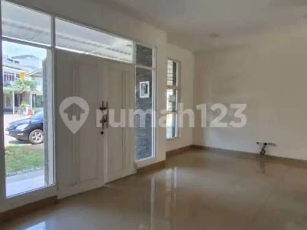 Rumah Siap Huni Depan Taman di Golf Lake Residence