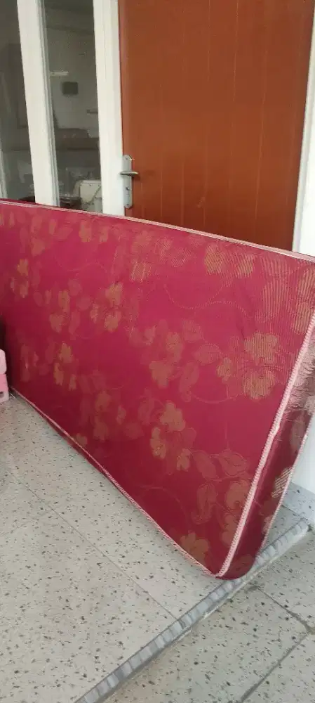 Kasur busa bekas