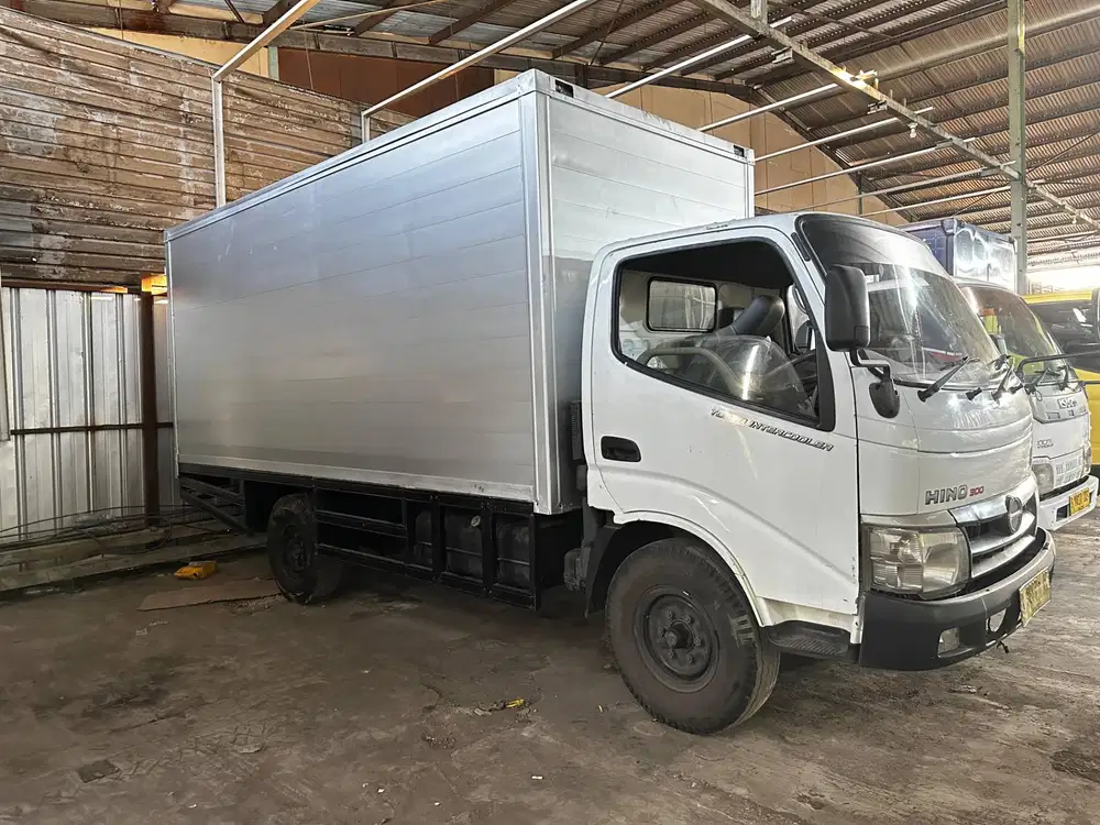 HINO DUTRO 4.0 110 SDL ENGKEL LONG BOX 2014