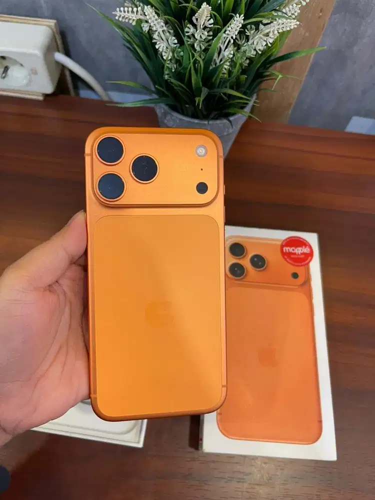 Iphone 17Pro max 1tb oren Like New garansi Resmi On 21/02/2027 Bh100%