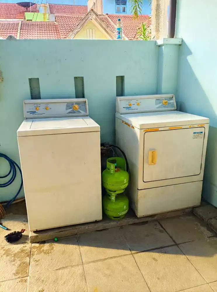 Mesin cuci dan Pengering Gas (Dryer) Speed Queen Speedqueen