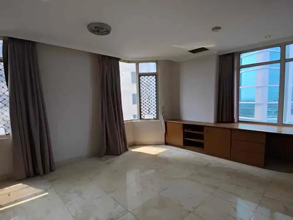 Dijual Murah dibawah NJOP Apartemen Slipi 3 Bedroom Lantai Sedang City View di Palmerah Jakarta Barat