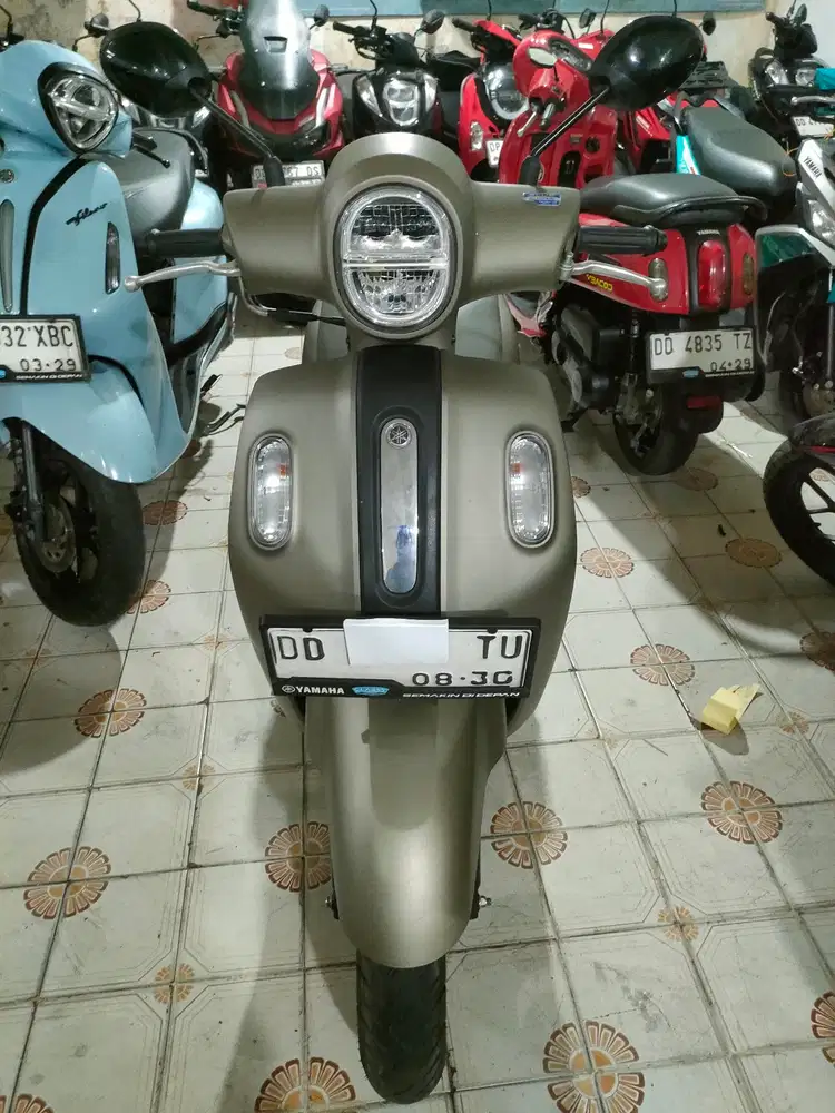 Yamaha Fazzio 125cc 2025 Abu-Abu