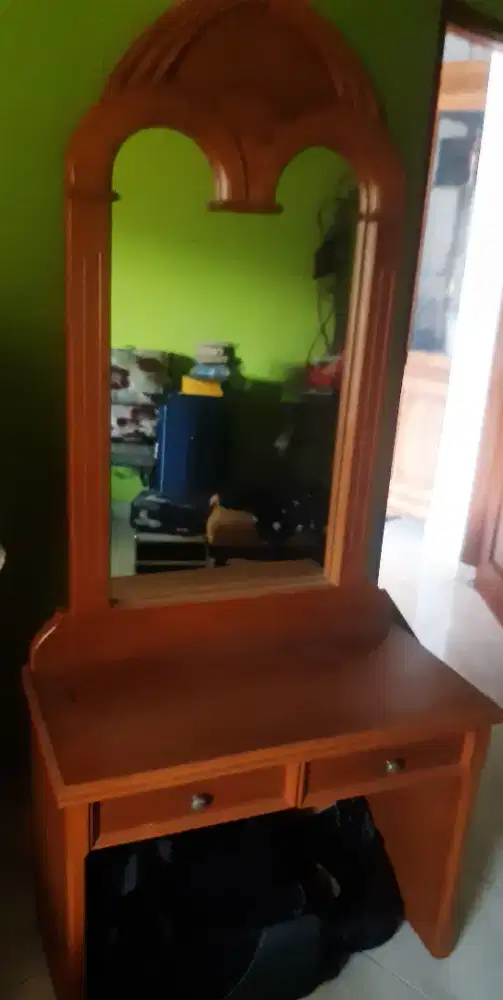 Meja rias kaca kamar rangka Jati