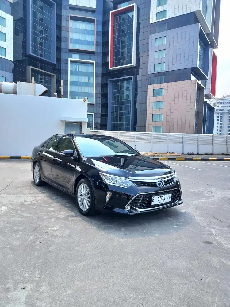 Camry 2.5 L hybrid AT 2017