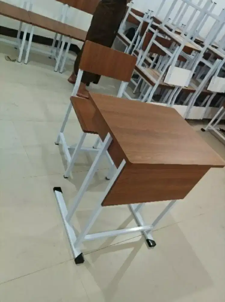 Bangku sekolah modern