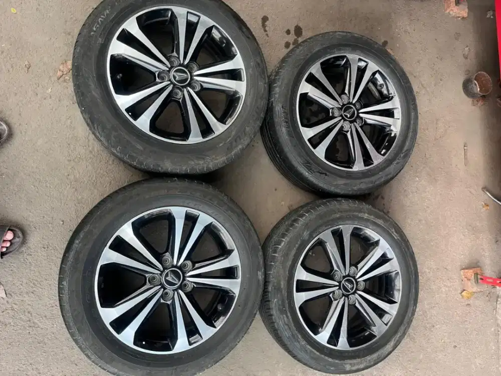Velg original New Terios ring 17 pcd 5x114,3 ban 215/60 R17