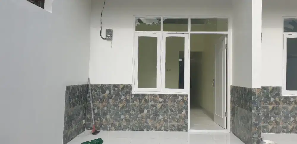 Dikontrakan Rumah Petakan tersedia 1 Garasi Mobil