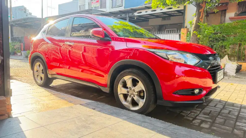 DIJUAL SANTAI MOBIL HONDA HRV E CVT 2017