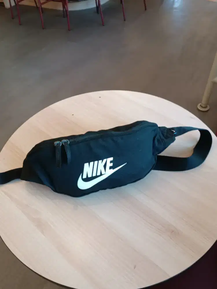 TAS WAISTBAG BRANDED PRIA
