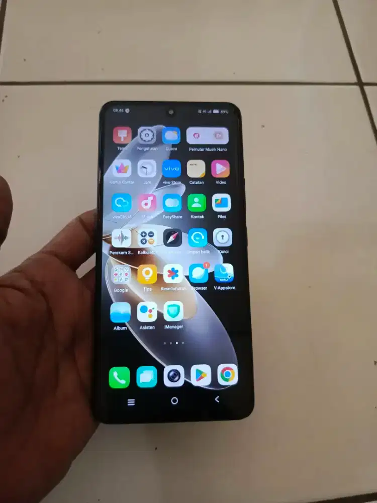 Vivo v27e  Ram: 8/256