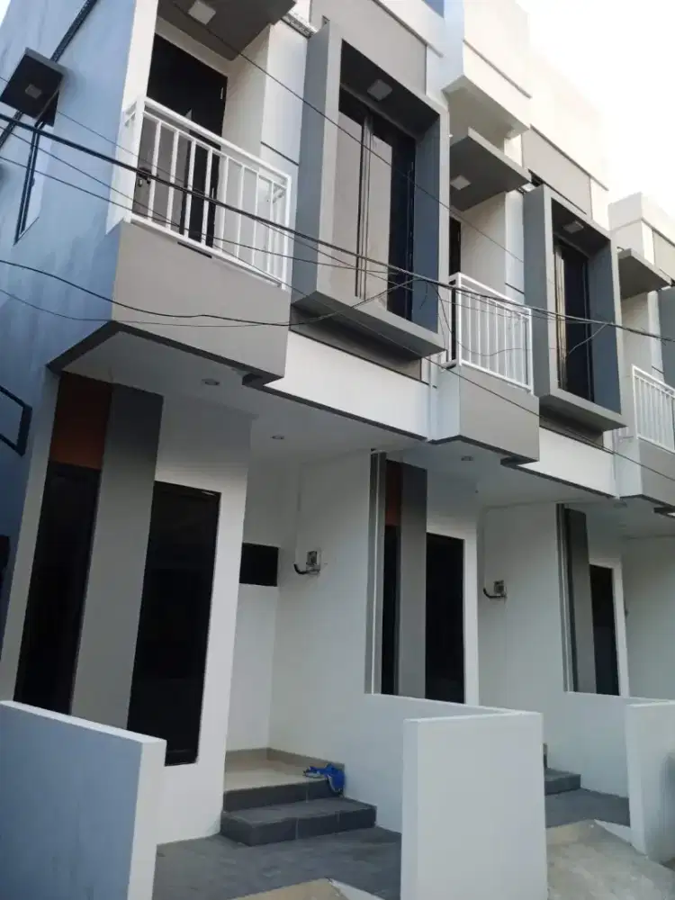 RUMAH DIJUAL 2 LANTAI  DEKAT STASIUN KERETA PONDOK JATI JAKARTA TIMUR