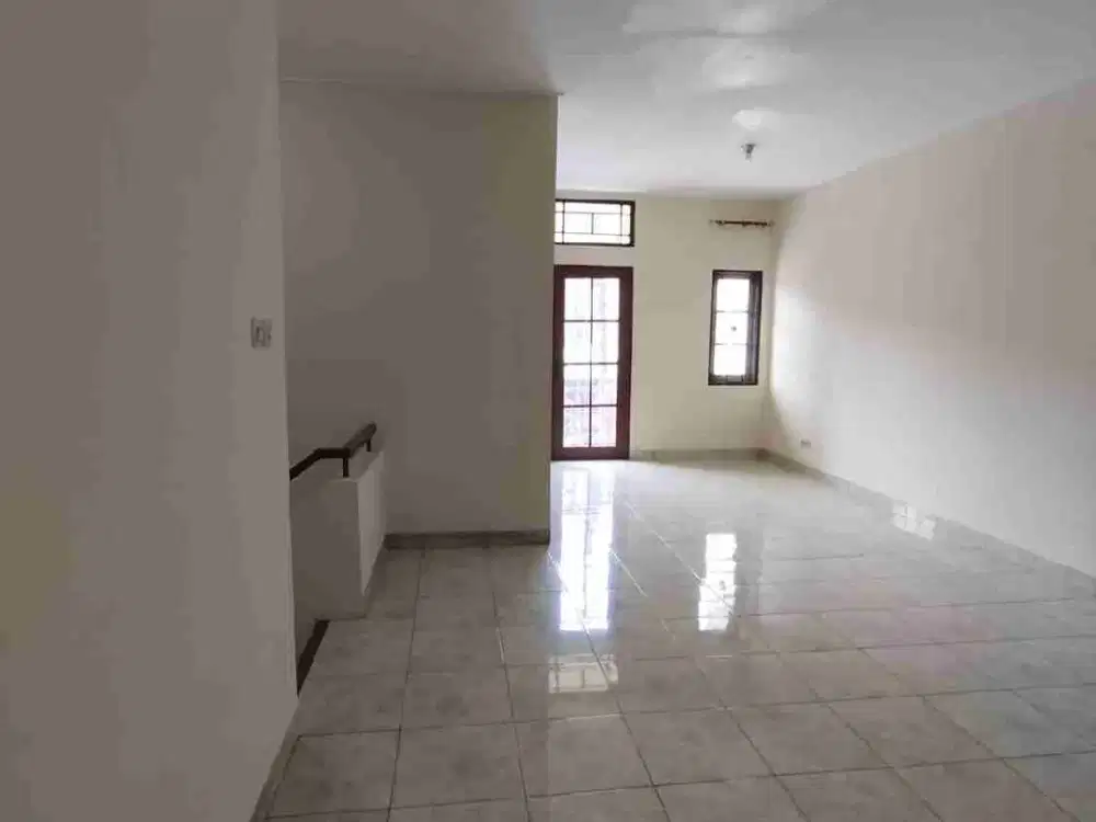 Disewakan rumah cantik taman palem 2 lantai di Kalideres Jakarta Barat