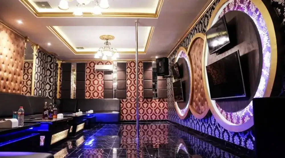 LOKER LC Karaoke Club & Billiard
