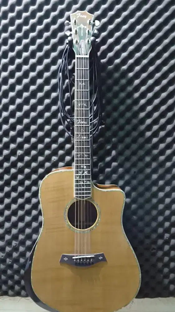 Gitar Akustik Elektrik Frey Custom Fishman Isys+ Mulus + Softcase