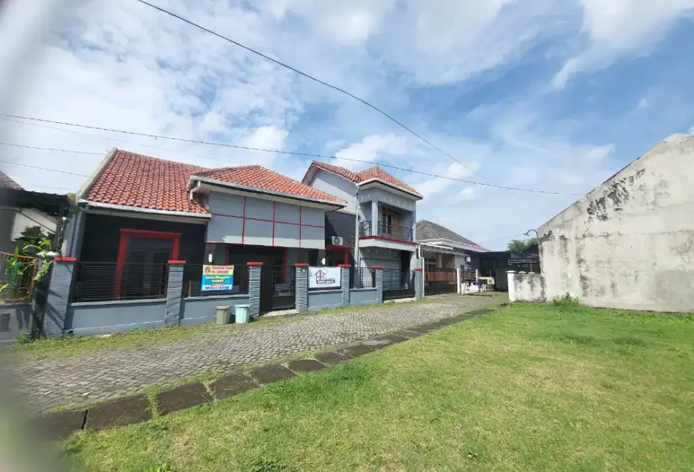 Rumah Besar full furnished Parkir Luas Sewa Bulanan
