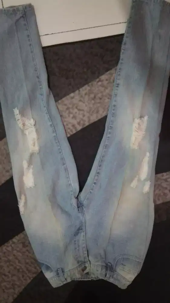 Jeans Model robek Wanita UK 33