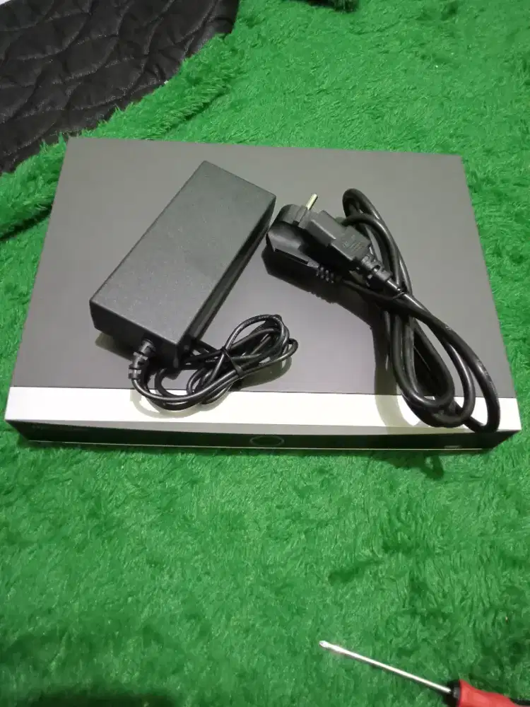 NVR Hikvision 8 Chanel POE plus hard disk