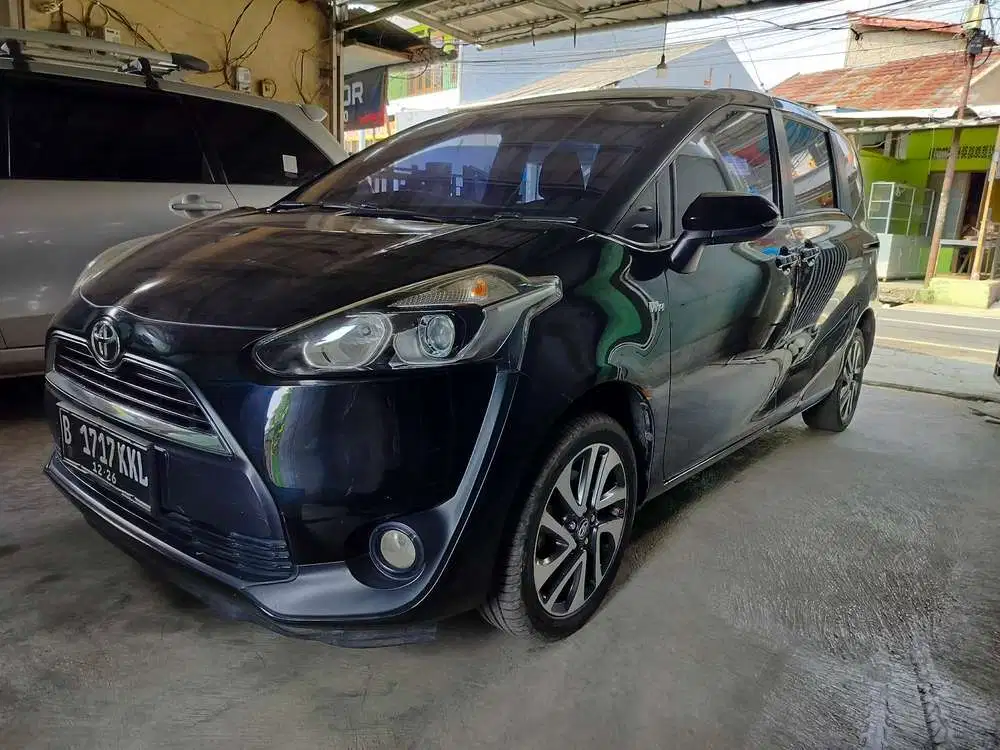 Toyota Sienta 2016 tipe v metic siap pake