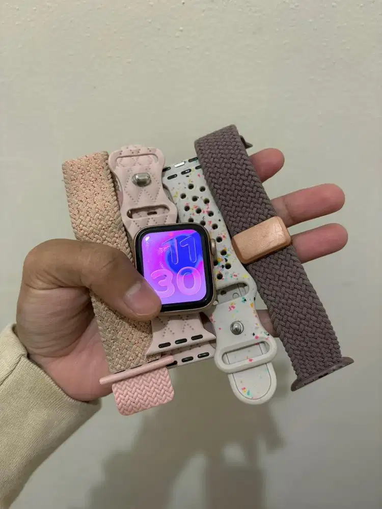 Dijual Apple Watch Series 6 ukuran 40mm warna Rose Gold