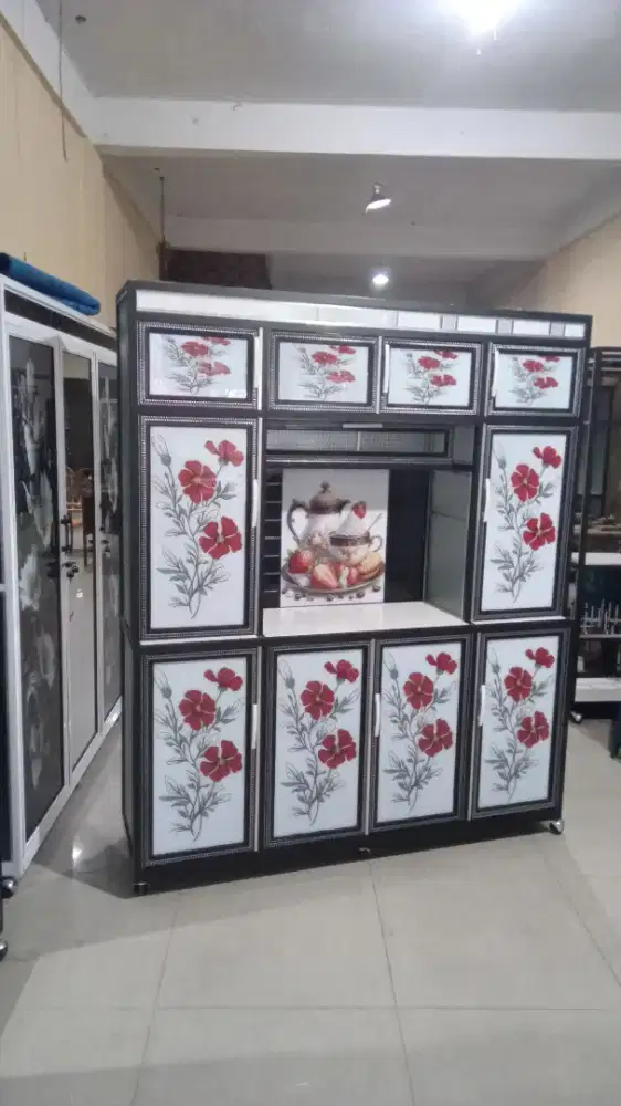 Lemari piring almanium 4 pintu