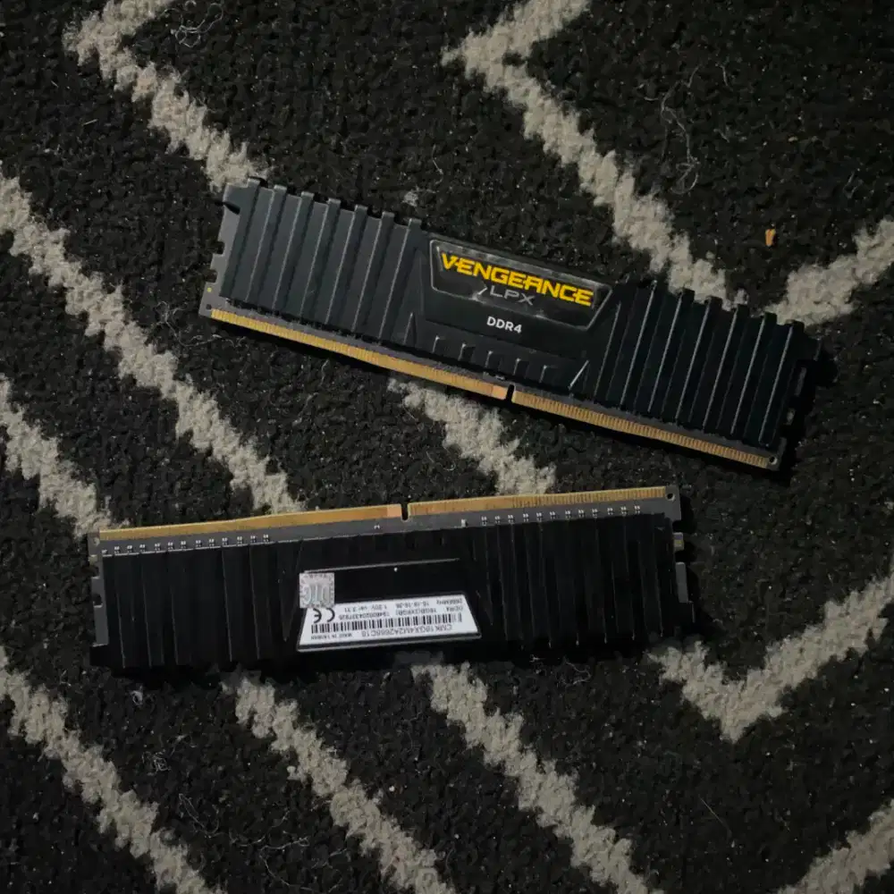 RAM Corsair Vengeance LPX 16GB 8x2 2666MHz DDR4 Mulus dan Murah !