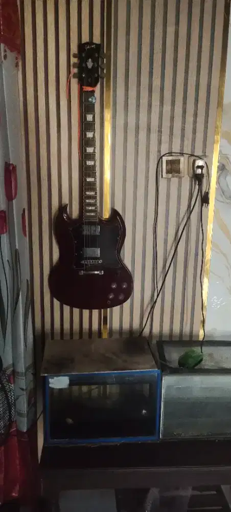 Gitar listrik model Gibson SG