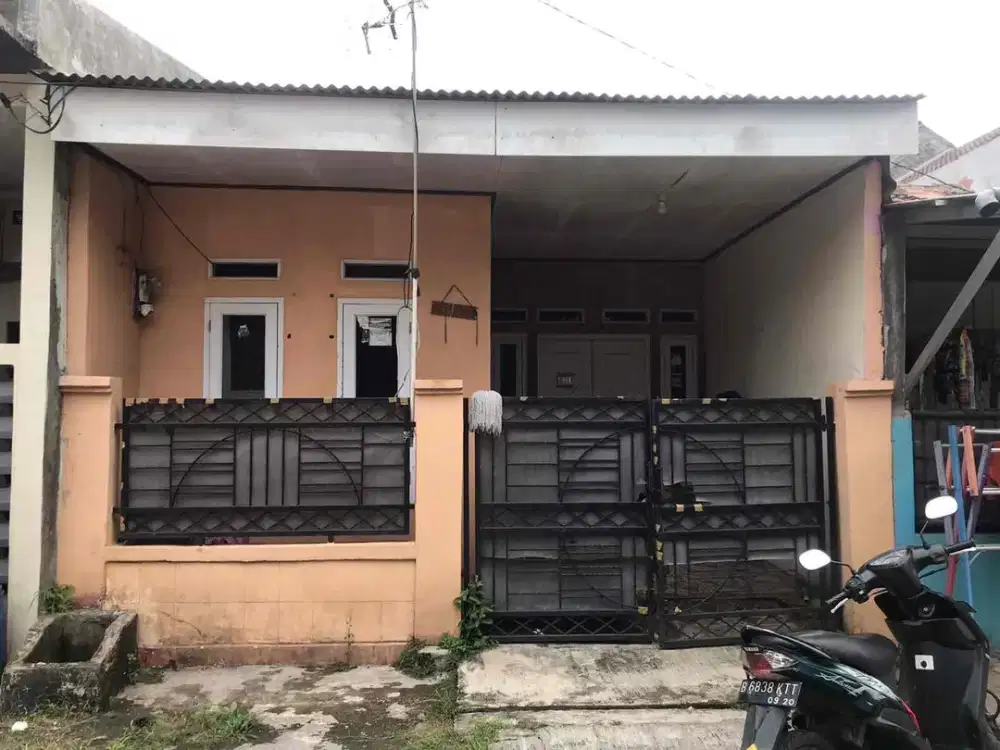 Dijual rmh murah siap huni di perumaham villa mutiara mekar wangi
Luas ranah 60 m
Luas bangunan 60m
Dapur 
Ruang tamu
Kmr tdr 2
Kmr mndi 1
Carport
SHM 
Harga penawaran 300 jt nego