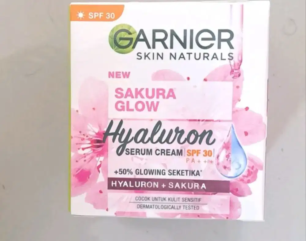 GARNIER SAKURA GLOW PINKISH RADIANCE GLOWING DAY CREAM SP30
