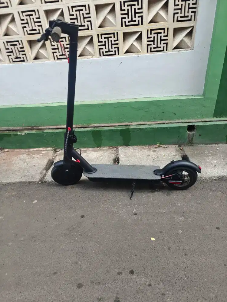 Skuter listrik merk exotic