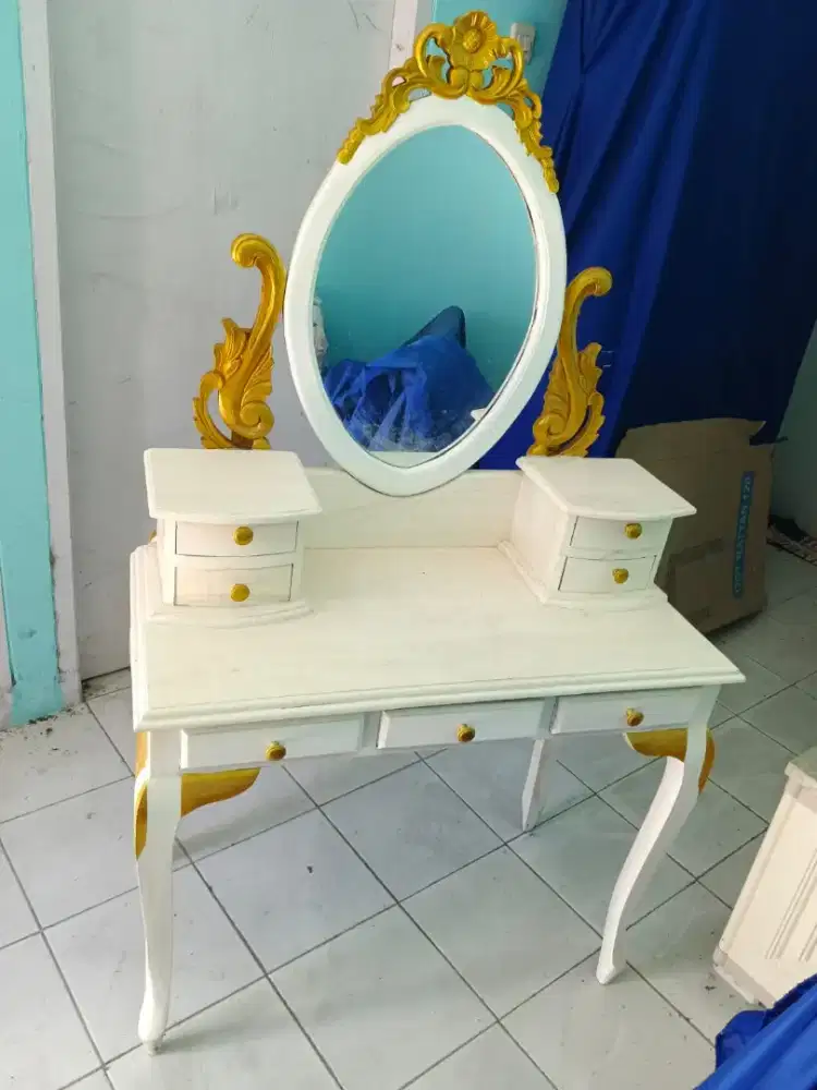 Meja Rias Jati Kartini