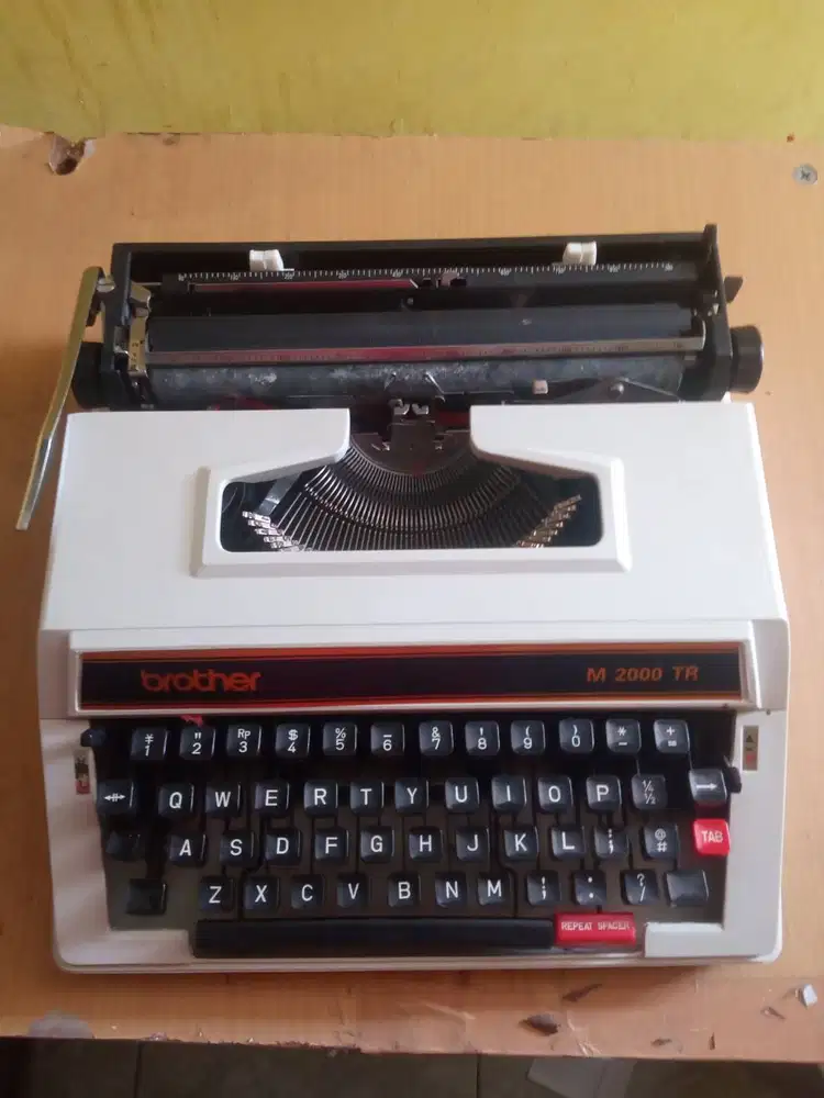 Mesin Ketik M 2000 Bagus