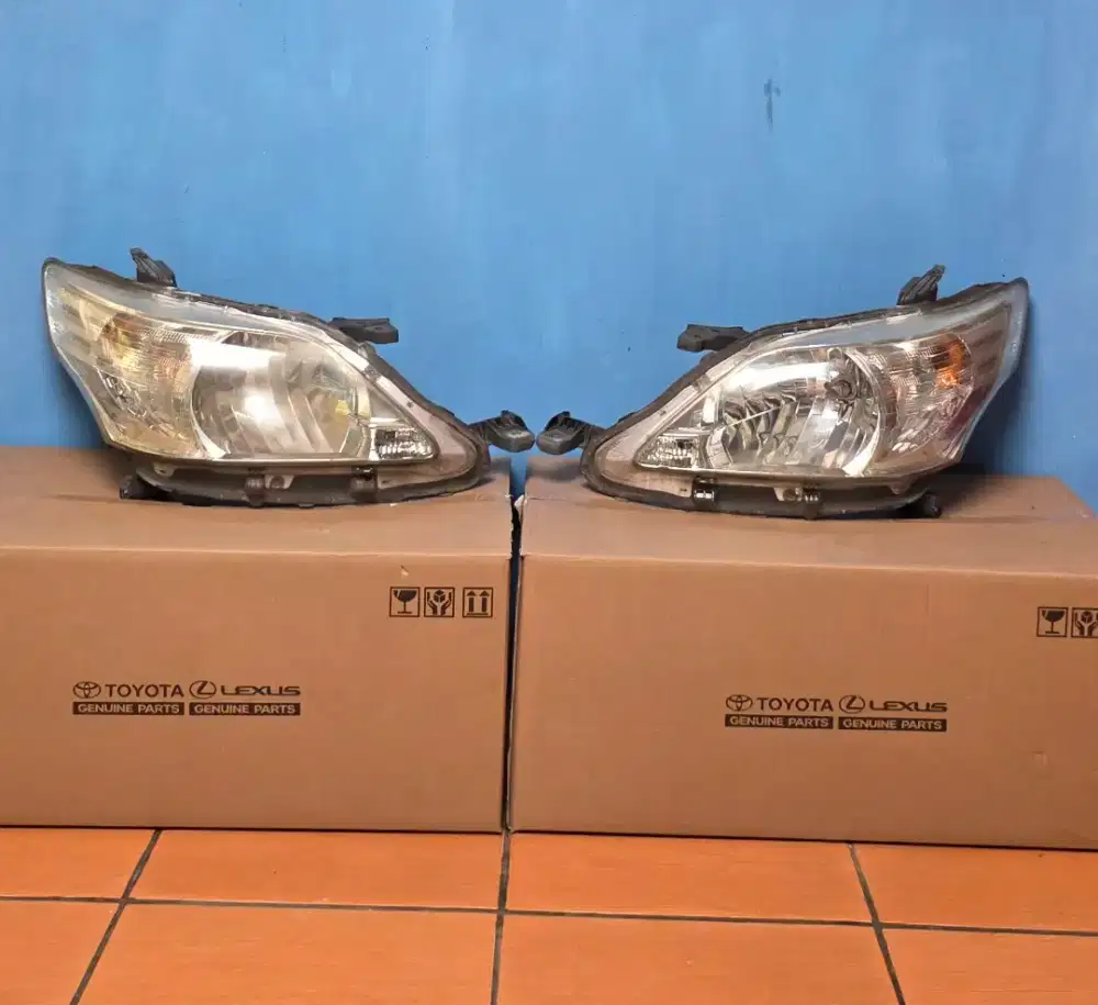 Head Lamp Toyota Grand Innova 2012
