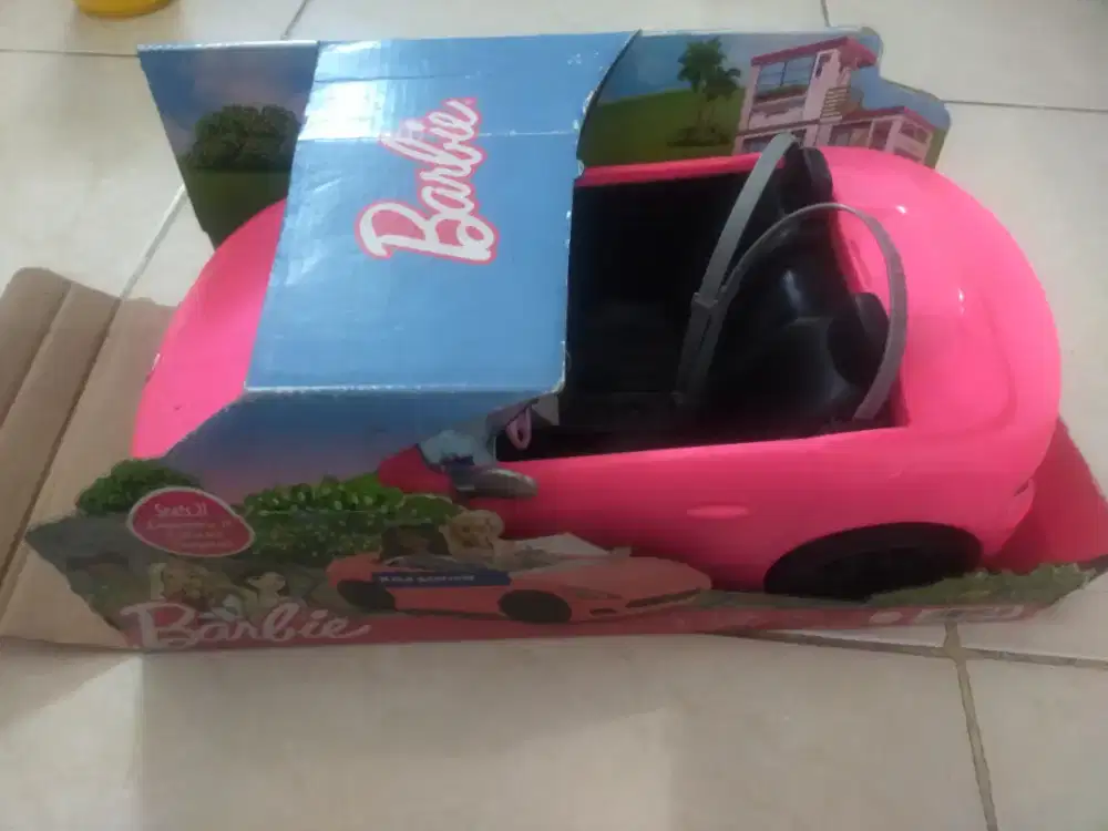 Mobil dua pintu merek barbie