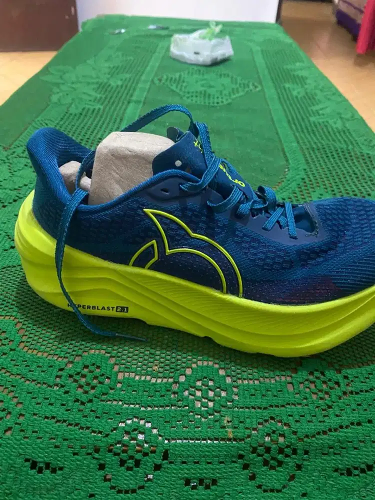 sepatu running size 40