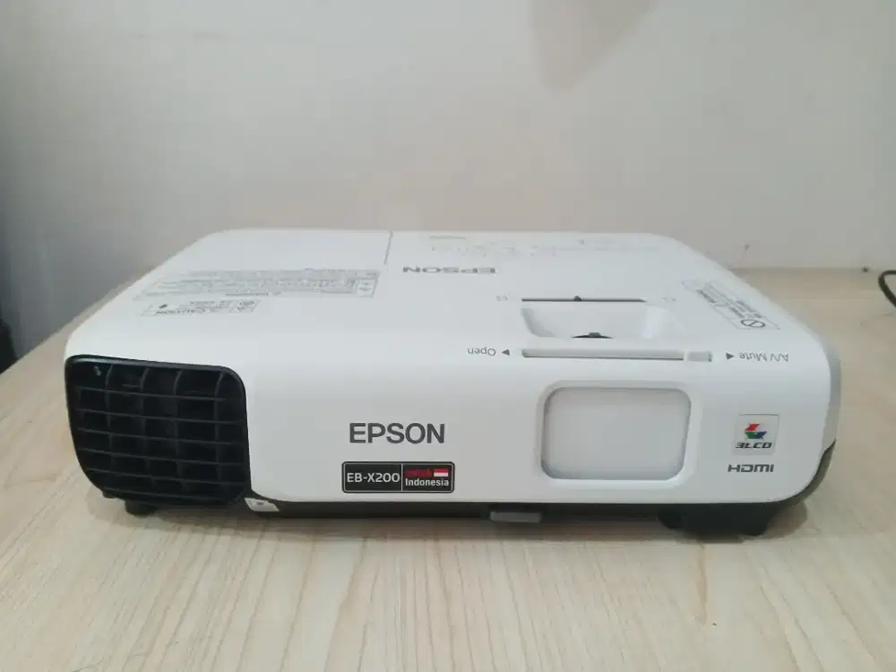 Proyektor epson eb x200 HDMI terang normal