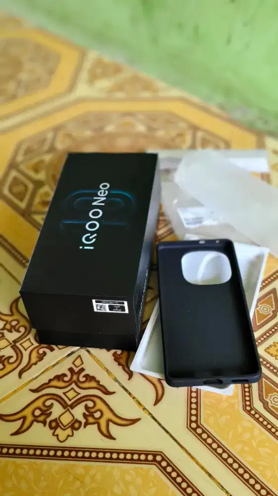 HP iqoo Neo 10 sangat mulus