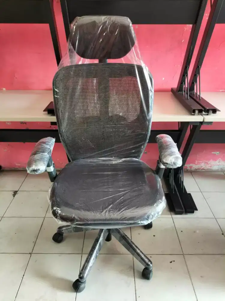 Kursi kantor direksi benel