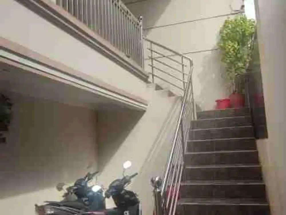 Jarang Ada !! Rumah dengan banyak Room Fungsional, 4 Lantai, Jalan Lebar  Lokasi Strategis