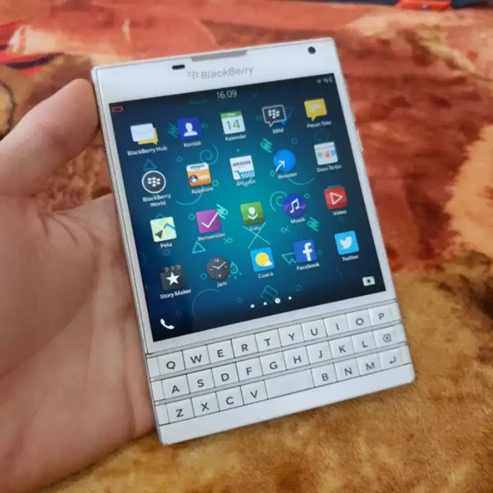 Blackberry Passport Second Kondisi Mewah 86-94%.