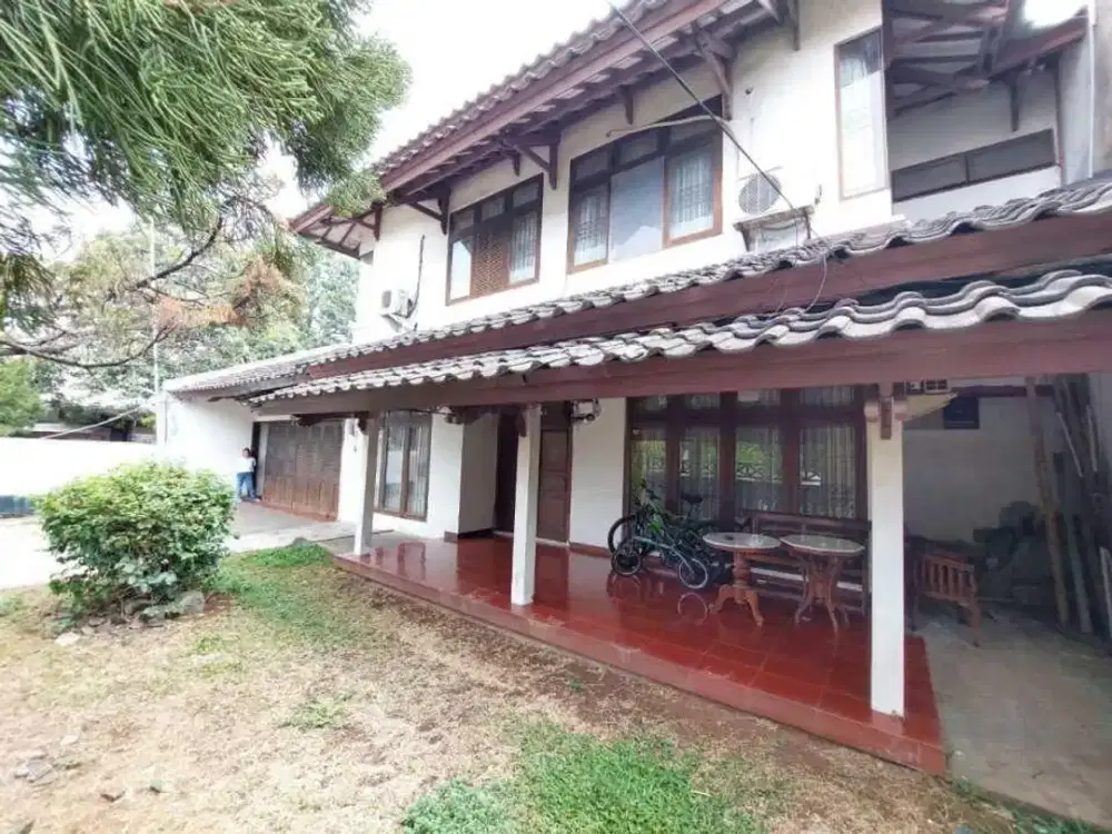 Rumah Kokoh 2 Lantai di Komplek Jati Indah Nempel Jakarta Selatan