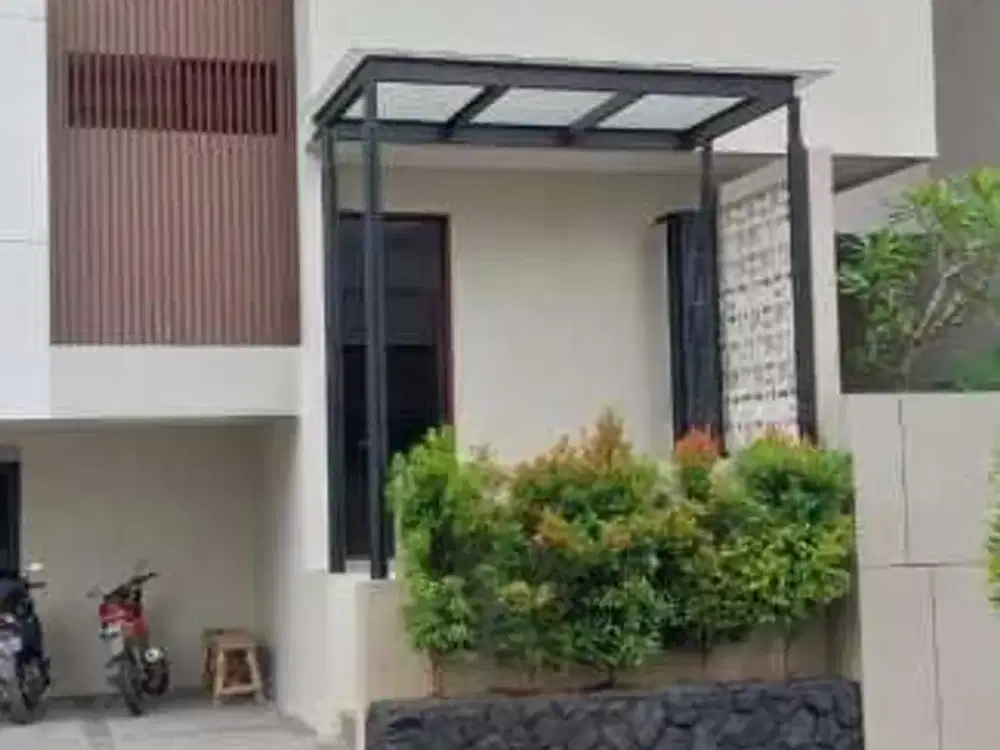 Rumah Cantik dengan Kolam Renang Strategis di Margasatwa Cilandak