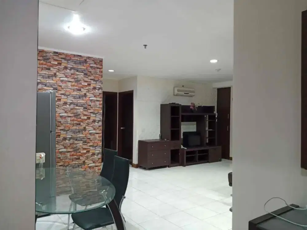 Di sewa Apartemen Paladian Park 2 BR Full Furnish View Kolam Renang