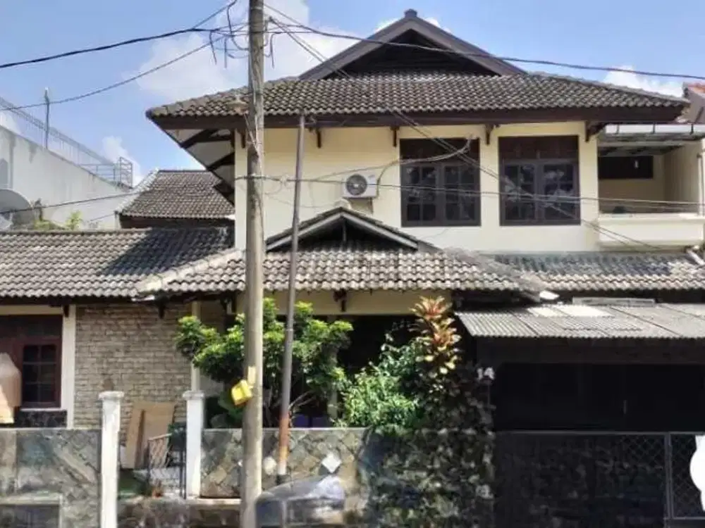 Dijual Rumah 2 Lantai Dalam Komplek Strategis di Pangkalan Jati