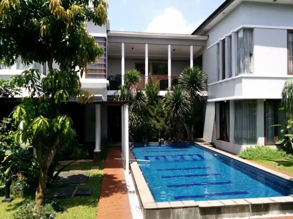 Rumah Cantik Asri Dengan Swimming Pool di Villa Cinere Mas