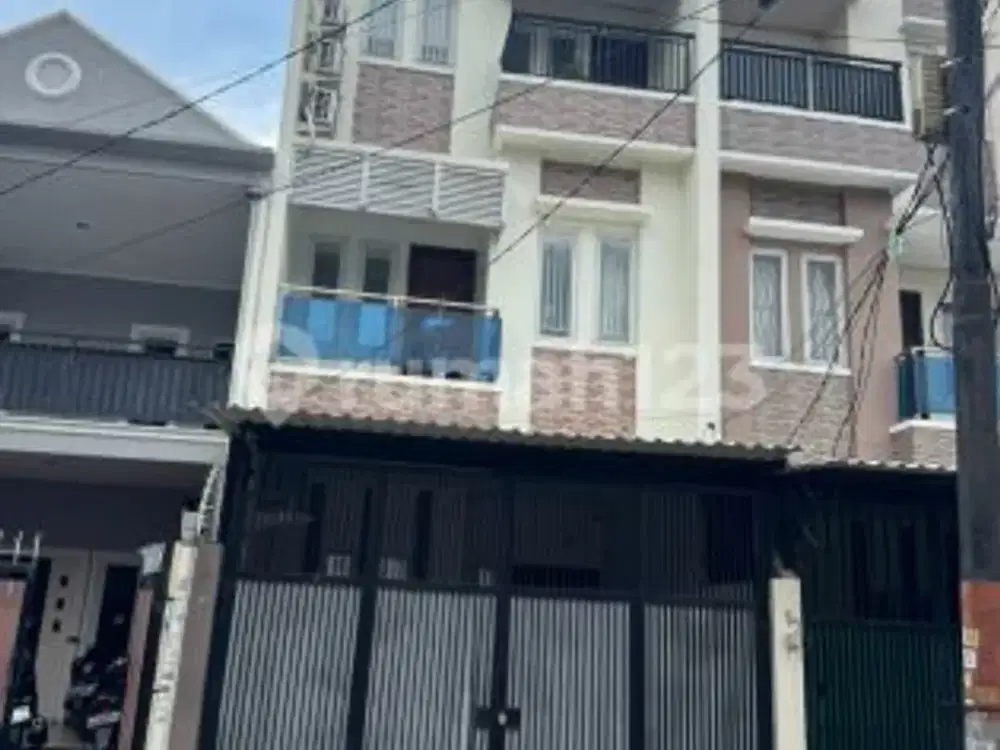 Rumah Nyaman, Full Furnish Minimalis, Cocok untuk Pasangan Muda, Tomang, Jakarta Barat